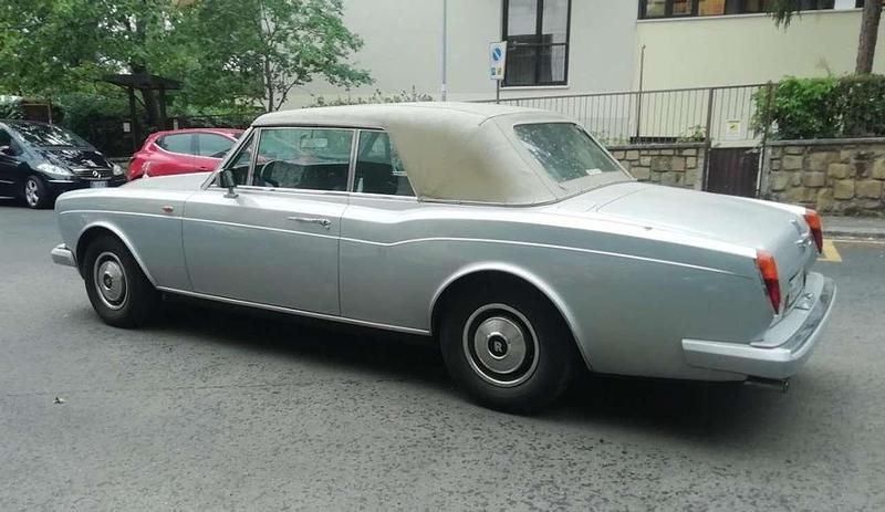 Usata Rolls Royce Corniche 223 CV (164 kW) 1986 Argento Cabrio