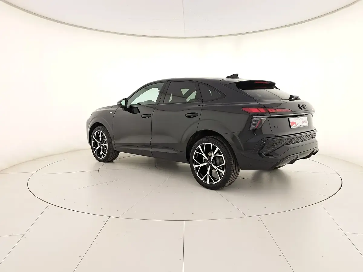 Nuova Audi Q3 Sportback S-Line 150 CV (110 kW) 2026 Nero mito metallizzato SUV