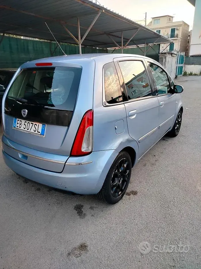 Usata Lancia Musa 95 CV (69 kW) 2010 Bluazzurro Monovolume