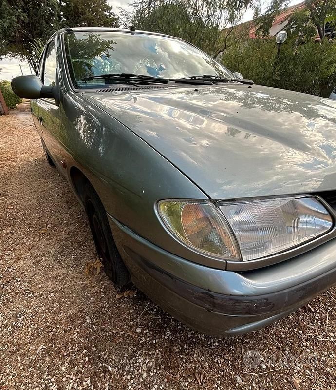 Usata Renault Mégane 1997 Grigio Berlina