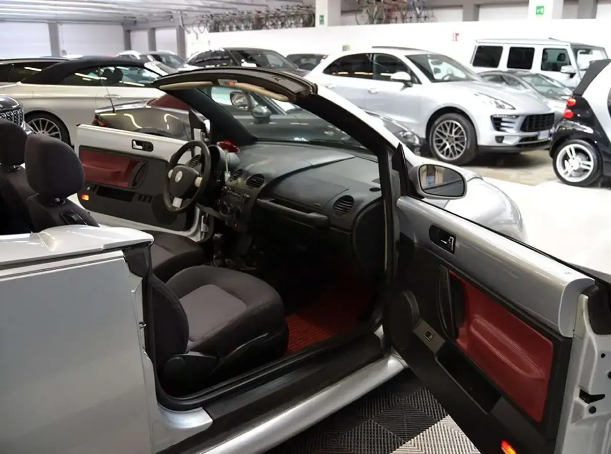Usata VW New Beetle 75 CV (55 kW) 2003 Argento Utilitaria