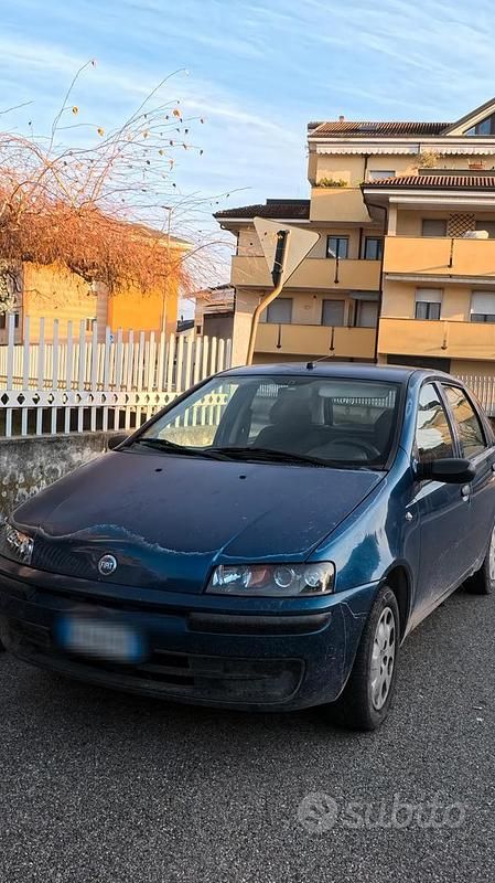 Usata 2001 Fiat Punto Tre volumi | 1000 € (Buon prezzo) - Immagine 1/4