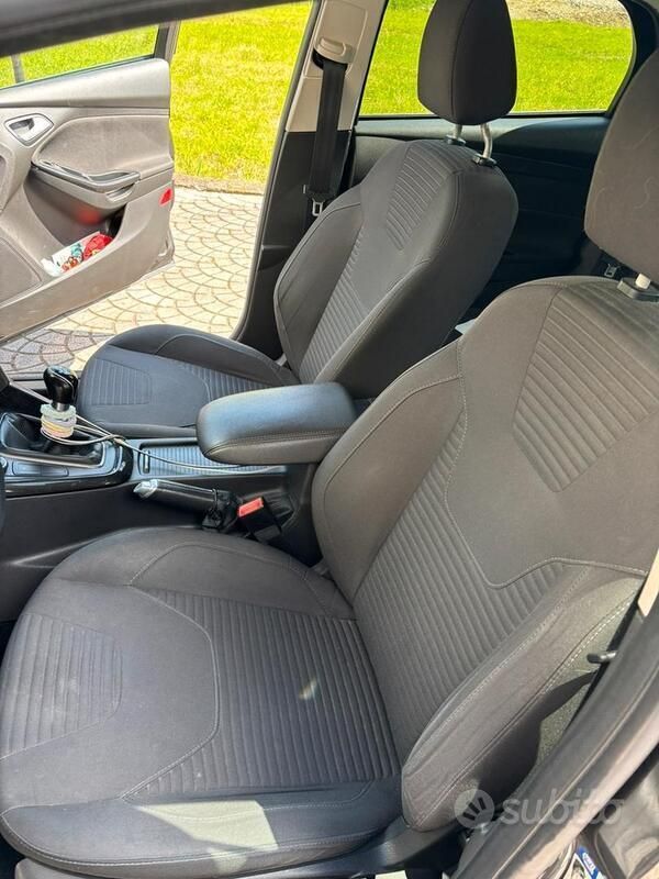 Usata Ford Focus Titanium 120 CV (88 kW) 2017 Grigio Berlina