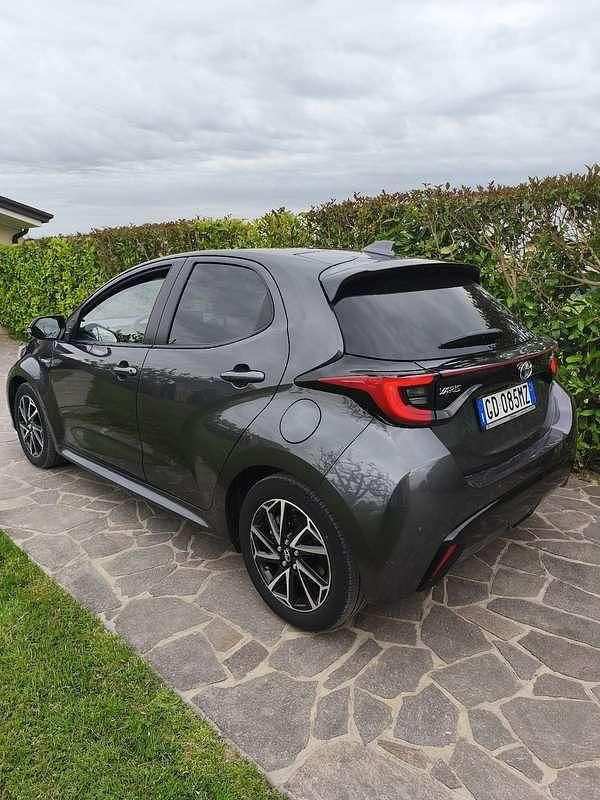 Usata Toyota Yaris Hybrid Lounge 116 CV (85 kW) 2021 Berlina