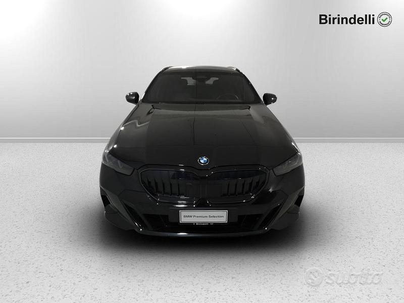 Usata BMW 520 Comfort Edition 197 CV (144 kW) 2025 Black sapphire metallizzato Station wagon