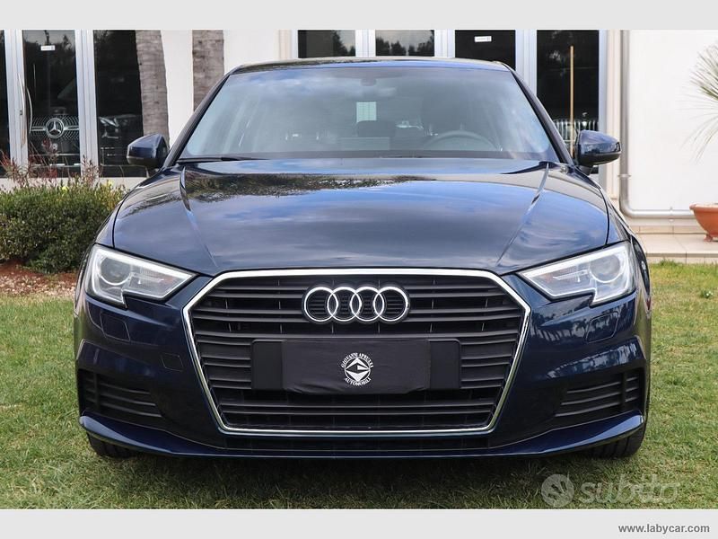 Usata Audi A3 Business 116 CV (85 kW) 2019 Blu Berlina