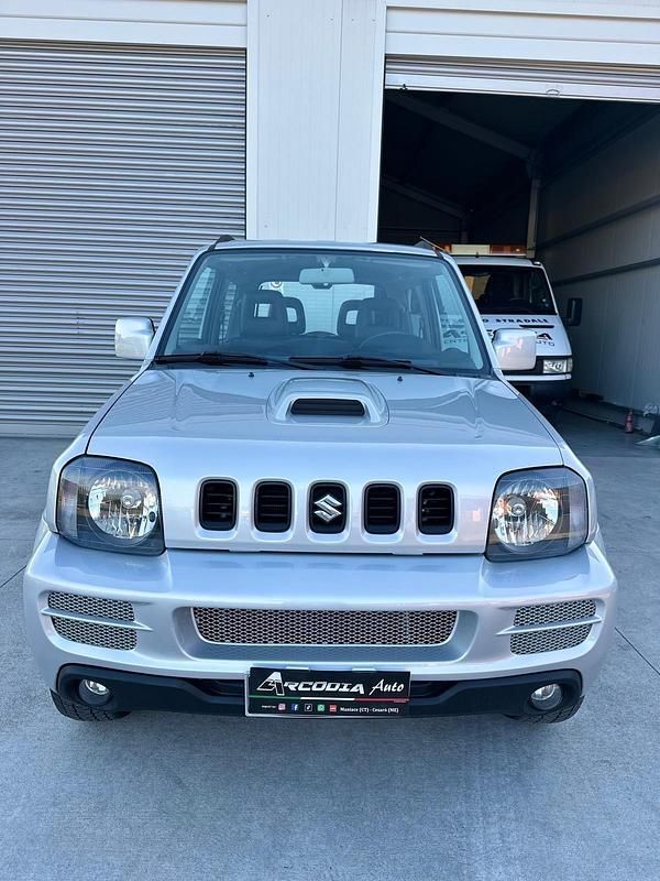 Usata Suzuki Jimny 86 CV (63 kW) 2009 Argento SUV