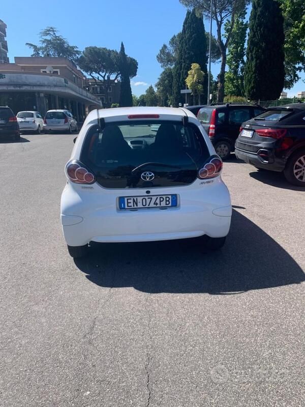 Usata Toyota Aygo 68 CV (50 kW) 2012 Bianco Utilitaria