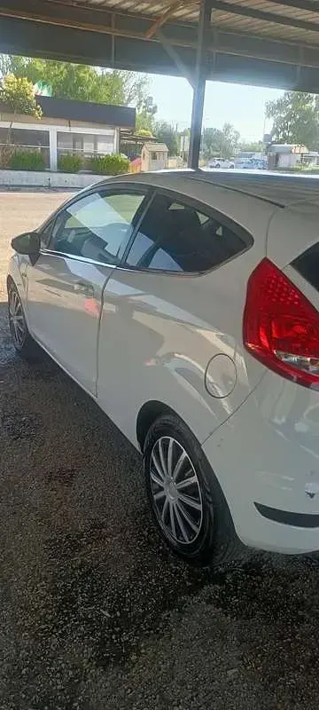 Usata Ford Fiesta S 90 CV (66 kW) 2010 Bianco Berlina