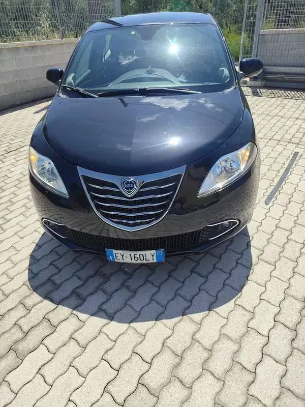 Usata Lancia Ypsilon Gold 69 CV (50 kW) 2014 Utilitaria