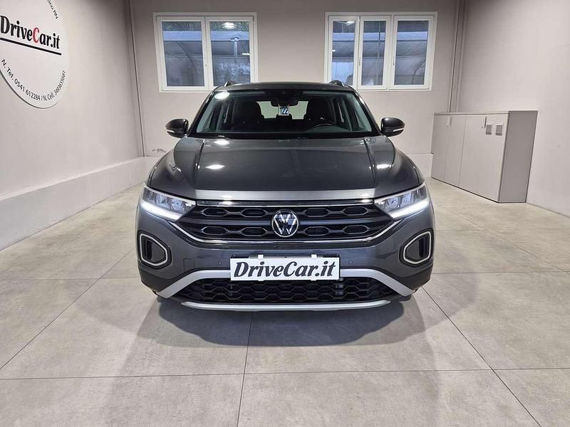 Usata VW T-Roc 150 CV (110 kW) 2023 Grigio indio met. SUV