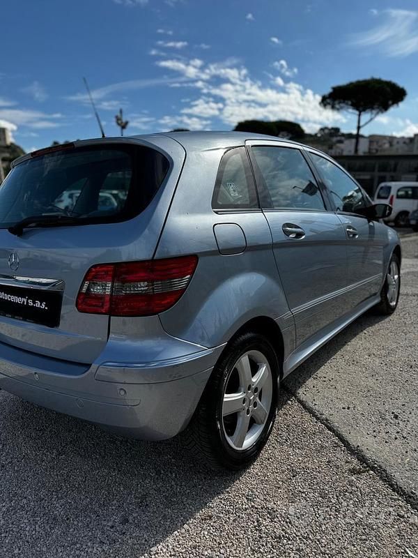 Usata Mercedes B170 Chrome 116 CV (85 kW) 2006 Blu Monovolume