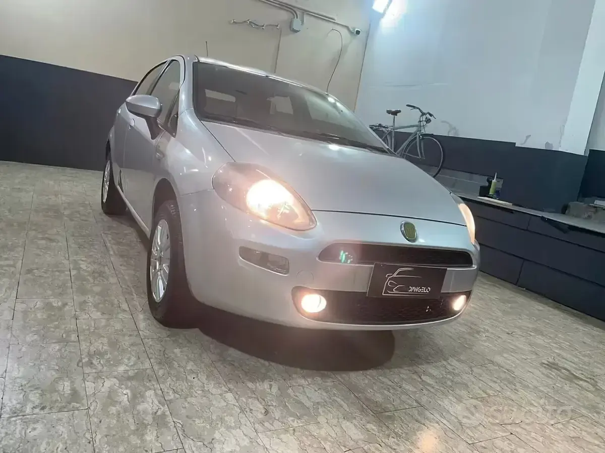 Usata Fiat Punto 70 CV (51 kW) 2012 Grigio Utilitaria
