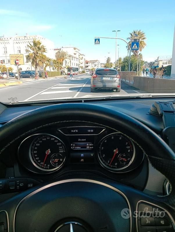 Usata Mercedes GLA180 122 CV (89 kW) 2018 Bianco SUV