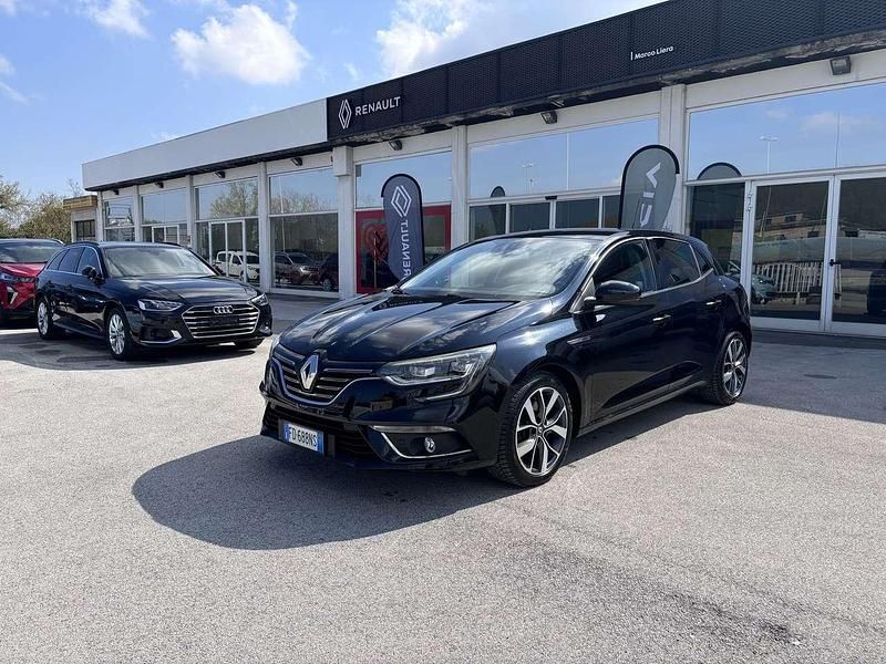 Usata Renault Mégane IV Bose Edition 131 CV (96 kW) 2016 Nero Utilitaria