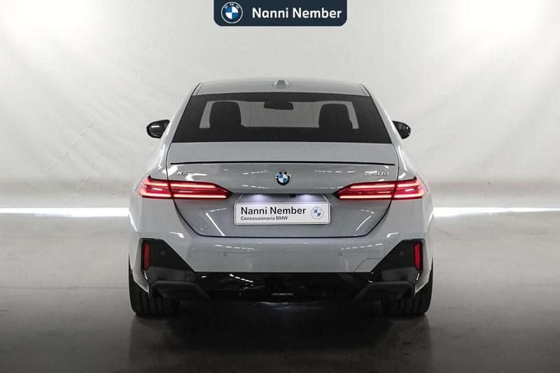 Nuova BMW 540 M Sport 303 CV (222 kW) 2026 Brooklyn grey metallic Berlina