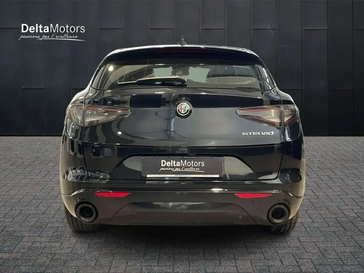 Usata Alfa Romeo Stelvio Ti 160 CV (117 kW) 2023 Nero metallizzato SUV