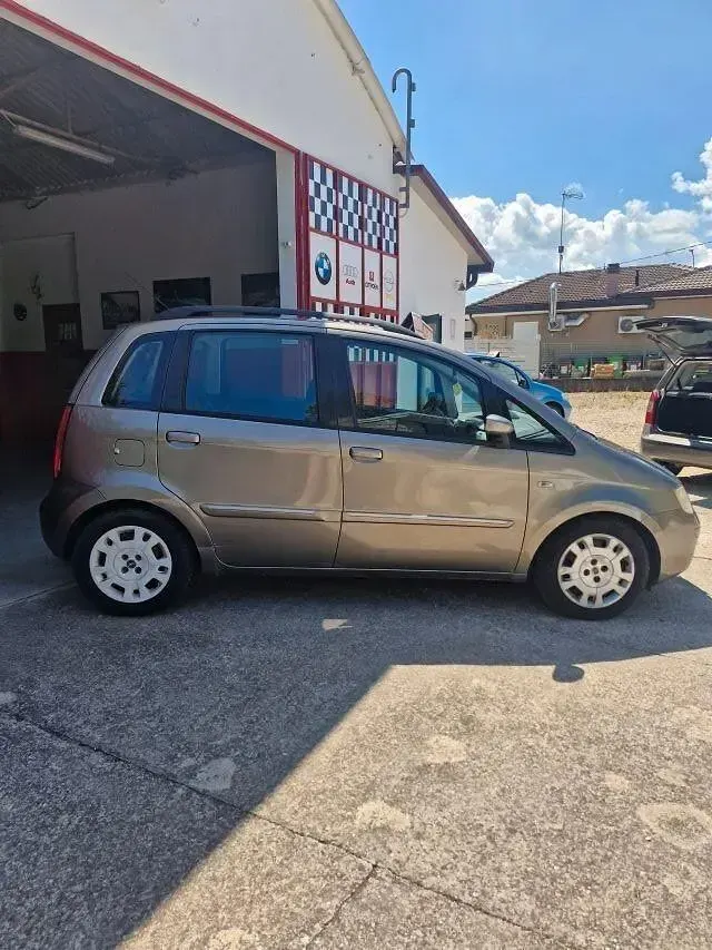 Usata Fiat Idea 90 CV (66 kW) 2007 Grigio Monovolume