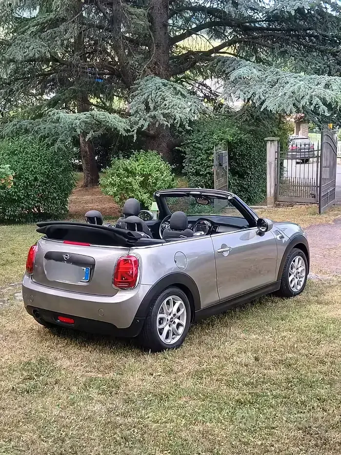 Usata Mini One Cabriolet 102 CV (75 kW) 2018 Grigio Cabrio
