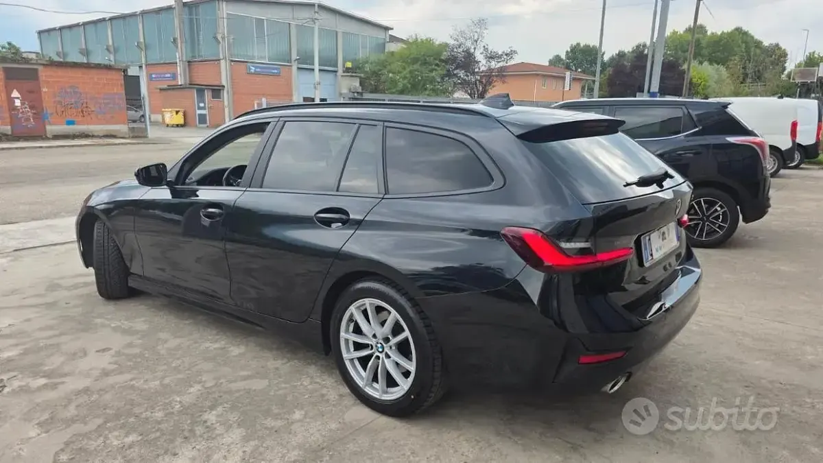 Usata BMW 320 Sport Line 190 CV (139 kW) 2022 Nero Station wagon