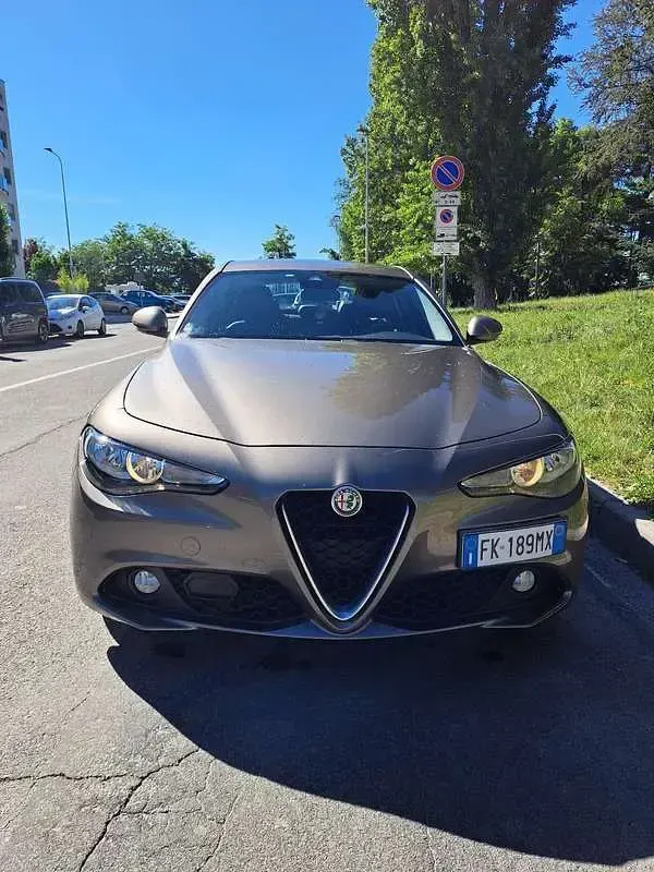 Usata Alfa Romeo Giulia Business Launch Edition 150 CV (110 kW) 2017 Bronzo Berlina