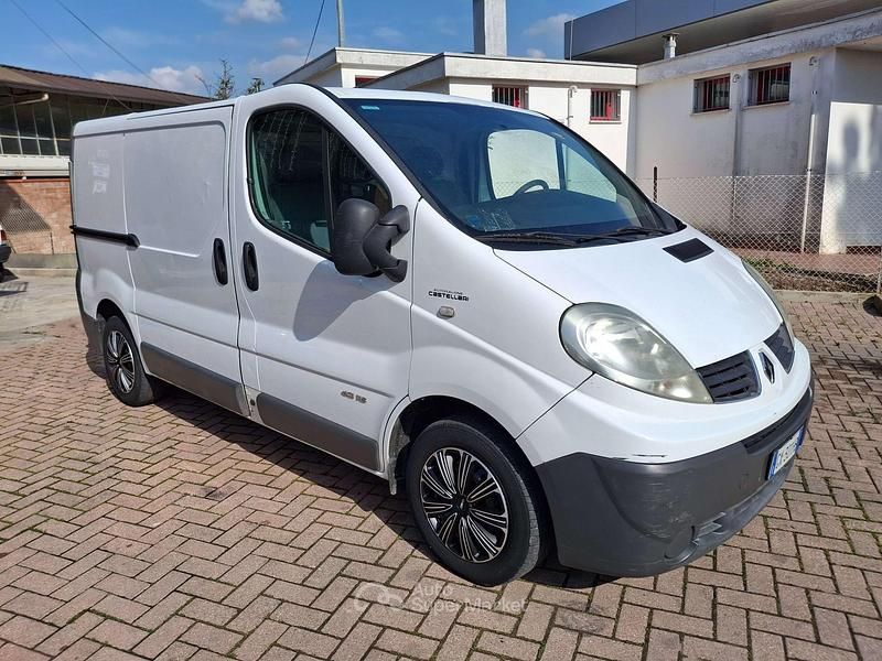 Begagnad Renault Trafic 114 HK (83 kW) 2007 Vit Minibuss