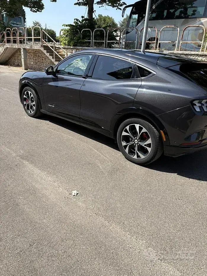 Usata Ford Mustang Premium 351 CV (258 kW) 2022 Nero Station wagon