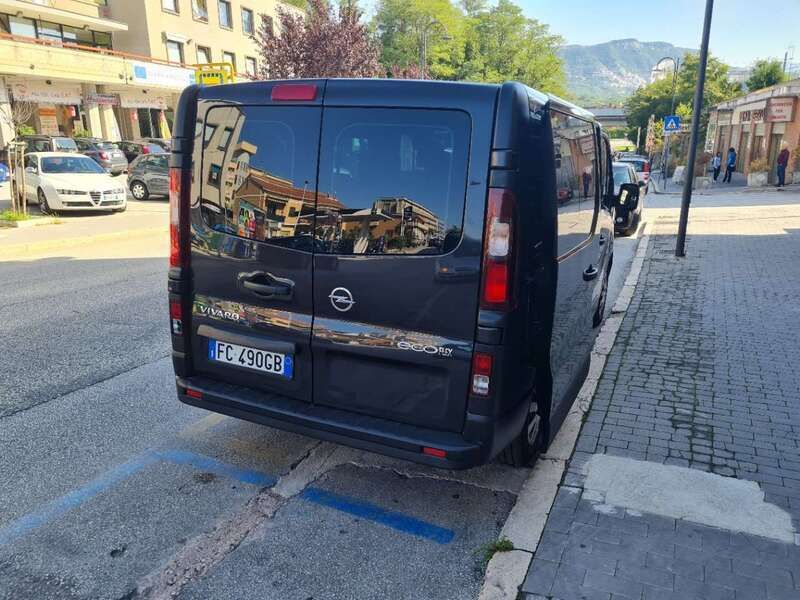 Usata Opel Vivaro 95 CV (69 kW) 2016 Nero Monovolume