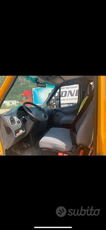 Usata Mercedes Sprinter 95 CV (69 kW) 2009 Giallo Furgone