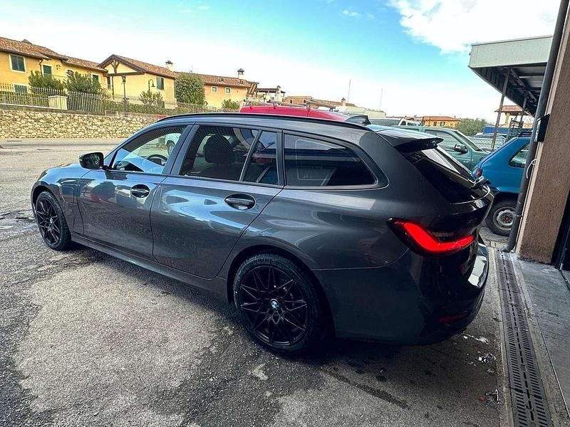 Usata BMW 330e Advantage 184 CV (135 kW) 2021 Mineral grey Station wagon
