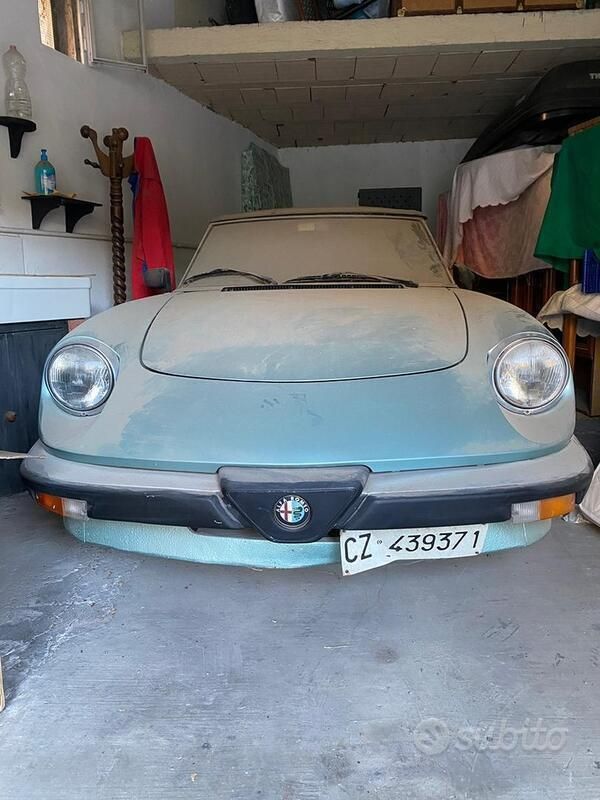 Usata Alfa Romeo Spider 128 CV (94 kW) 1989 Verde Cabrio