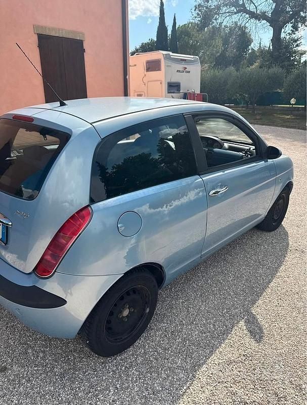 Usata Lancia Ypsilon 70 CV (51 kW) 2004 Utilitaria