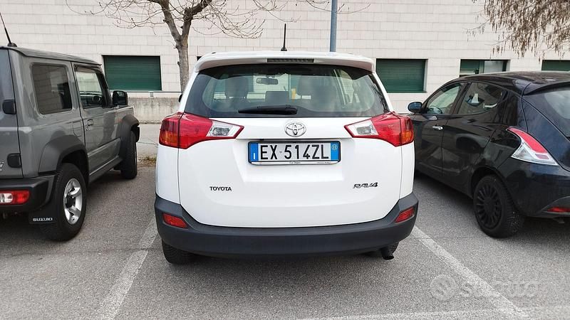 Usata Toyota RAV4 2015 Bianco SUV
