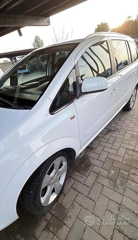 Usata Opel Zafira 150 CV (110 kW) 2013 Bianco Monovolume