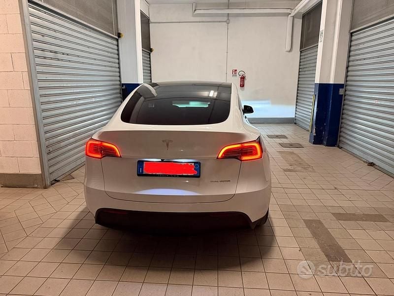 Usata Tesla Model Y 250 kW (340 CV) 2025 Bianco SUV