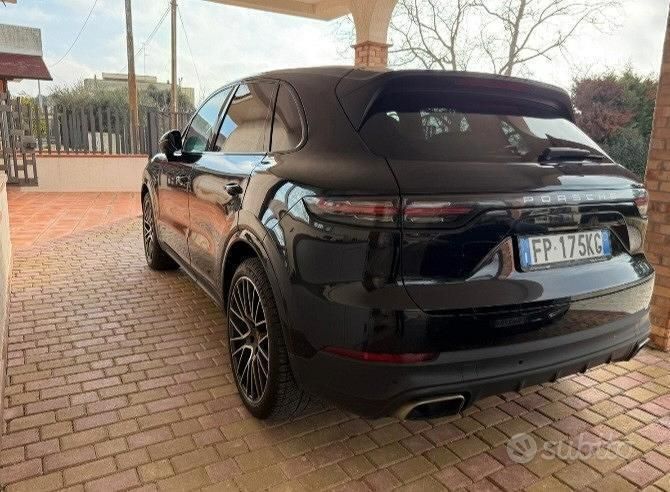 Nero Usata 2018 Porsche Cayenne SUV | 44.000 € (Molto cara) - Immagine 1/4