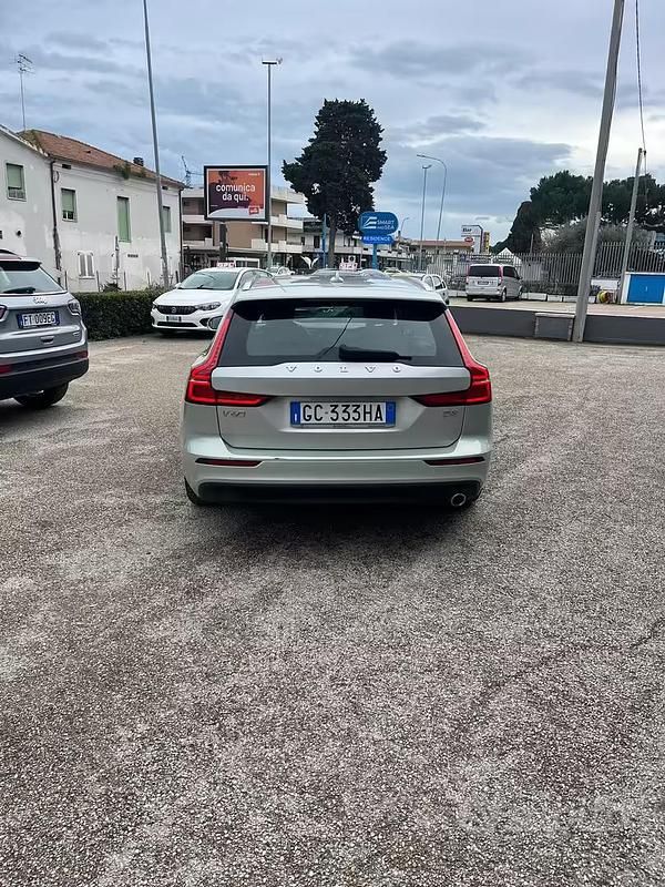 Usata Volvo V60 Business Edition 149 CV (109 kW) 2020 Beige Station wagon