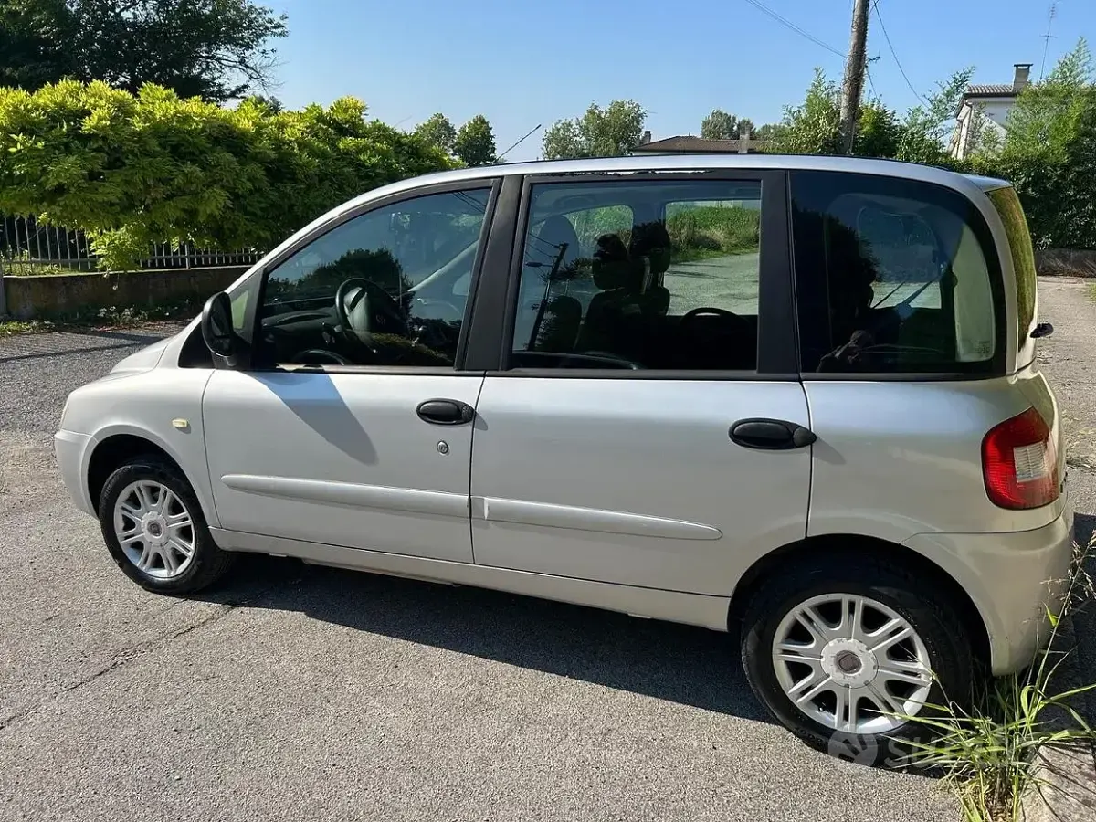 Usata Fiat Multipla 103 CV (75 kW) 2008 Grigio Monovolume