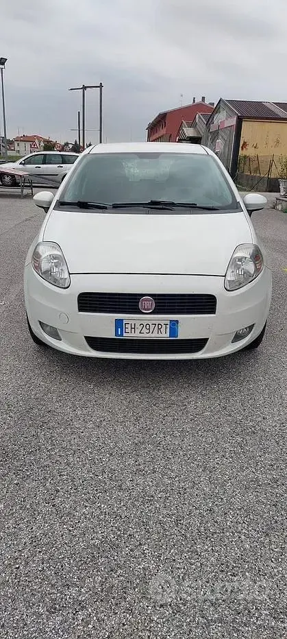 Usata Fiat Grande Punto 75 CV (55 kW) 2011 Bianco Utilitaria