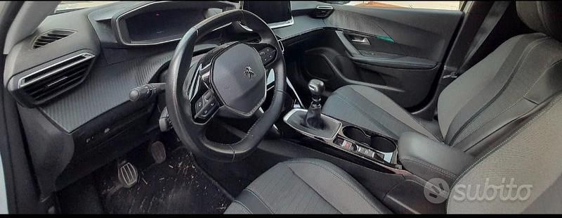 Usata Peugeot 2008 Allure 110 CV (80 kW) 2021 Bianco SUV
