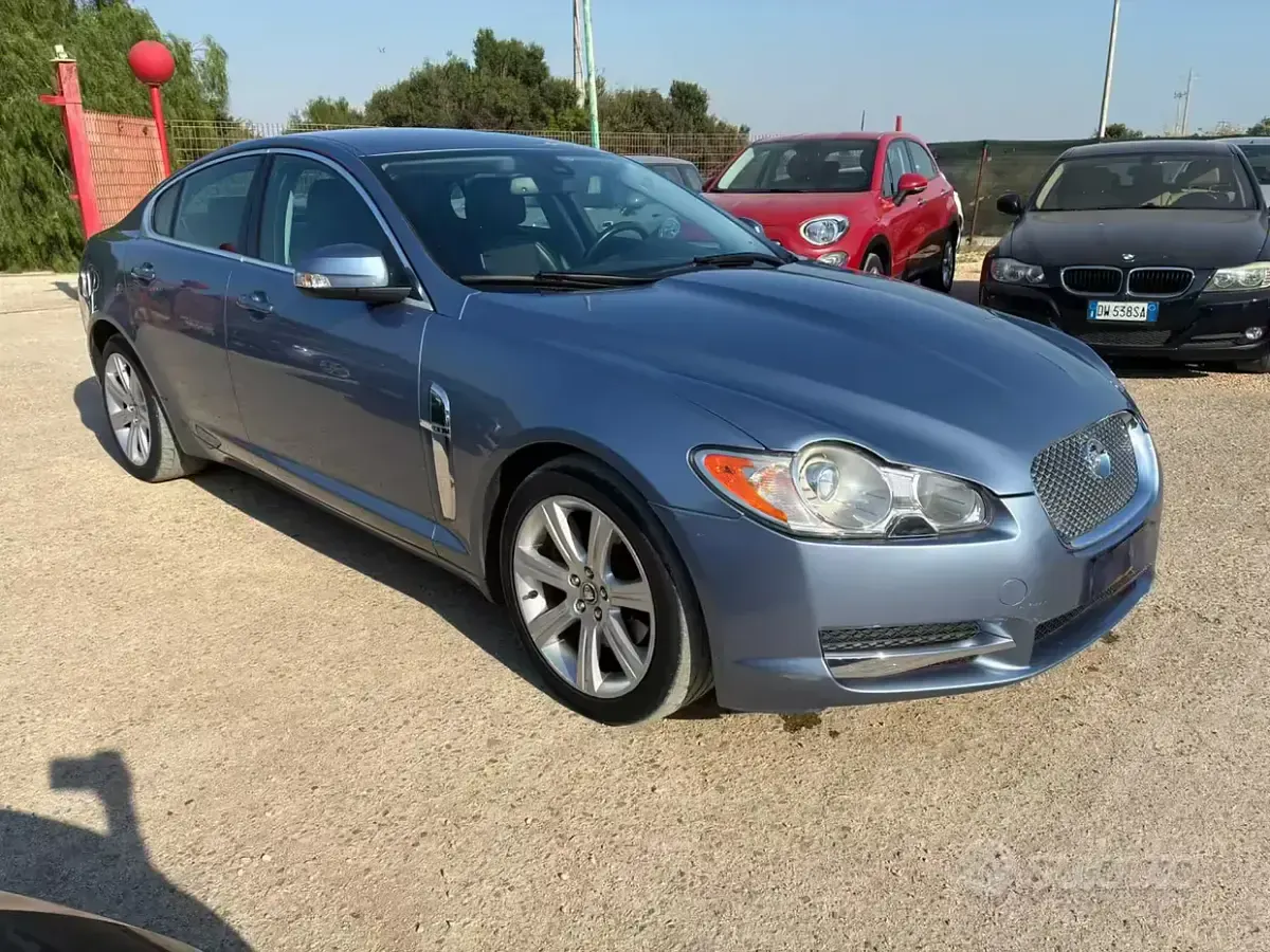 Usata Jaguar XF Premium Luxury 207 CV (152 kW) 2008 Grigio Berlina