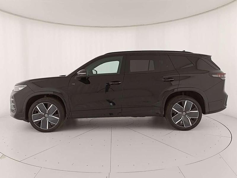 Nuova VW Tayron R-line 193 CV (141 kW) 2025 0e grenadill black metallizzat SUV