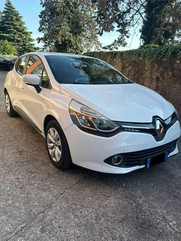 Usata Renault Clio IV 73 CV (53 kW) 2014 Berlina