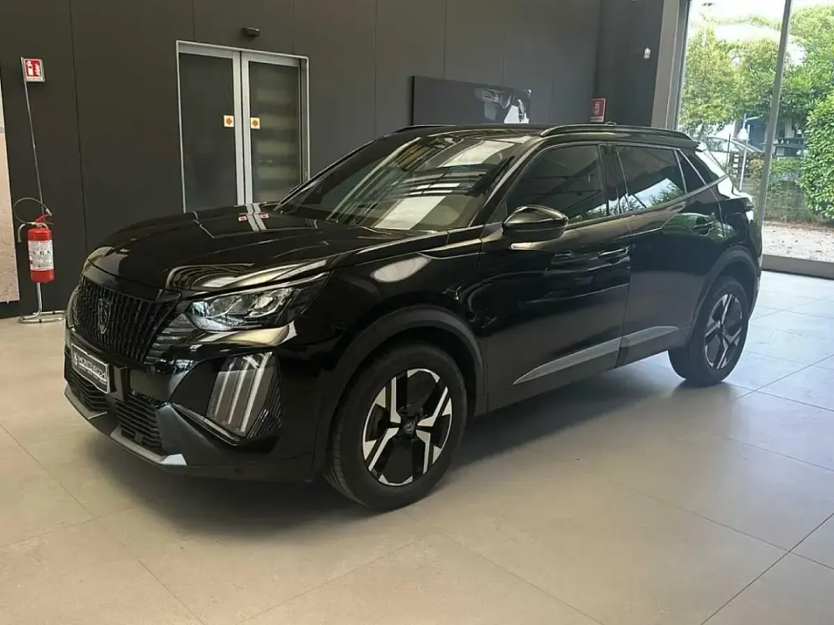 Usata Peugeot 2008 Allure 101 CV (74 kW) 2025 SUV