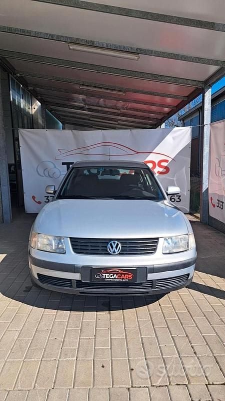 Usata VW Passat 149 CV (109 kW) 1997 Grigio Berlina