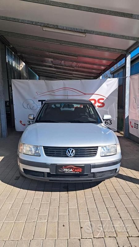 Usata VW Passat 150 CV (110 kW) 1997 Grigio Berlina