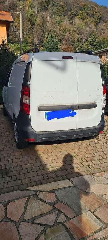 Usata Dacia Dokker Ambiance 83 CV (61 kW) 2013 Bianco Monovolume