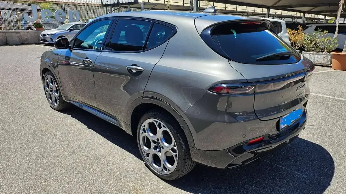 Usado Alfa Romeo Tonale Edizione Speciale 131 CV (96 kW) 2023 Gris SUV
