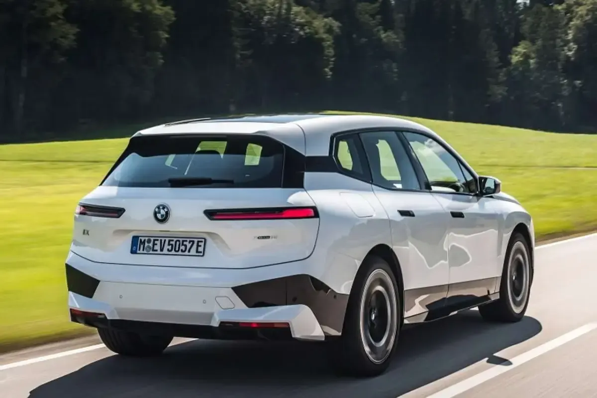 Nuova BMW iX M Sport 189 kW (258 CV) 2025 Argento SUV