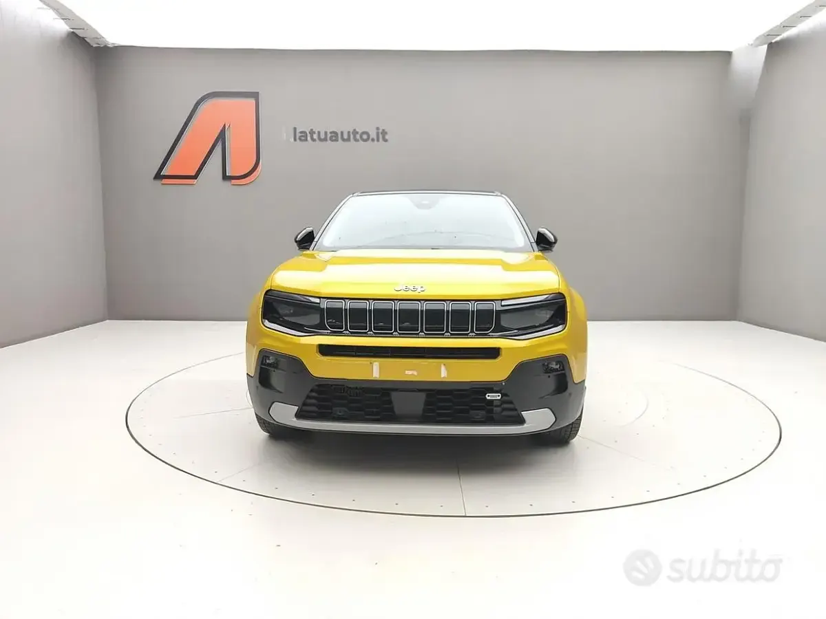 Käytetty Jeep Avenger Summit 101 HP (74 kW) 2023 Keltainen Katumaasturi
